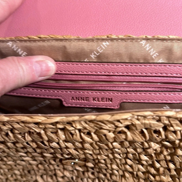 Anne Klein pink straw handbag - Picture 5 of 6